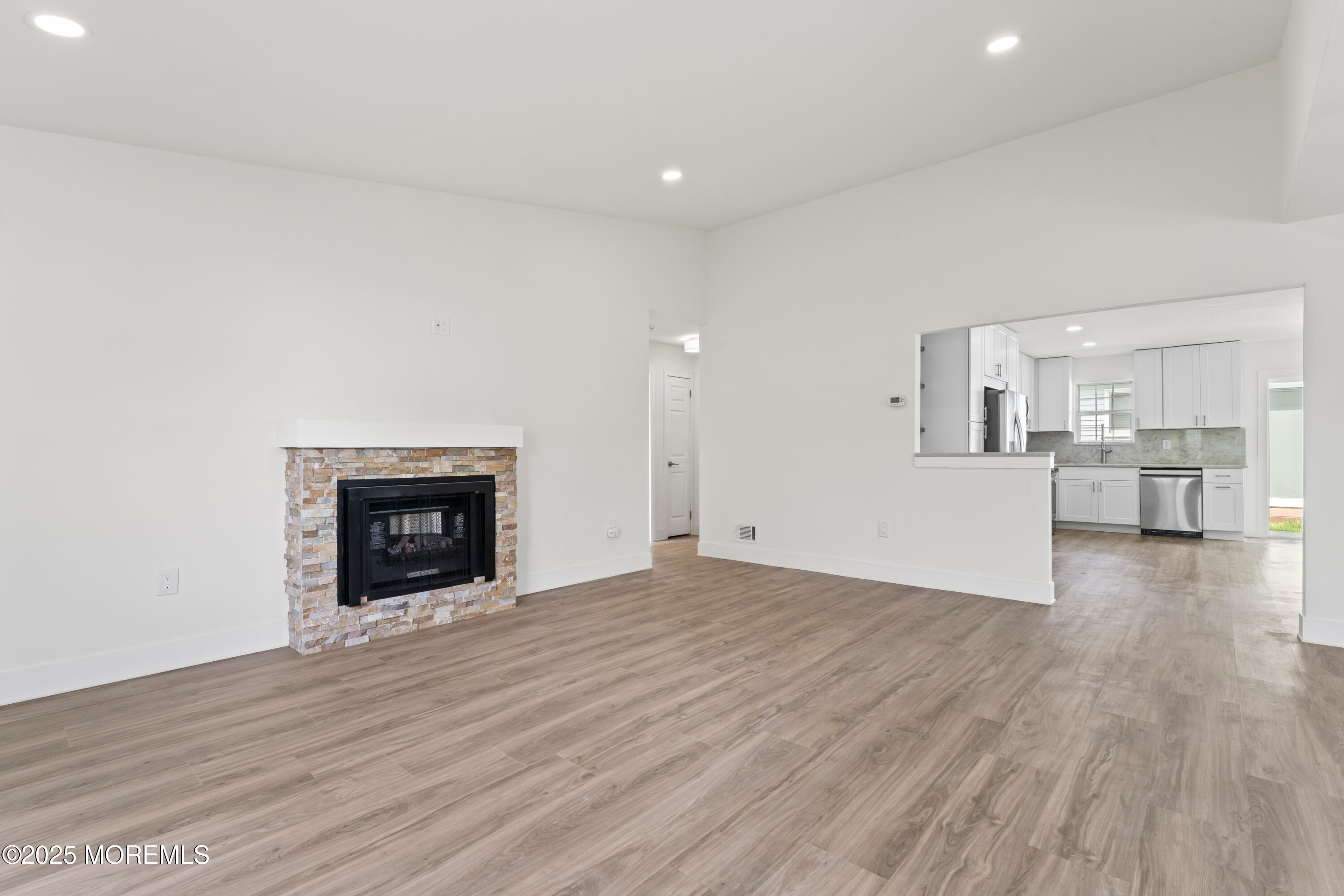 5 Ivy Ridge Close, Unit 1000 Freehold, NJ 07728 - Photo 7 of 23 Living Room