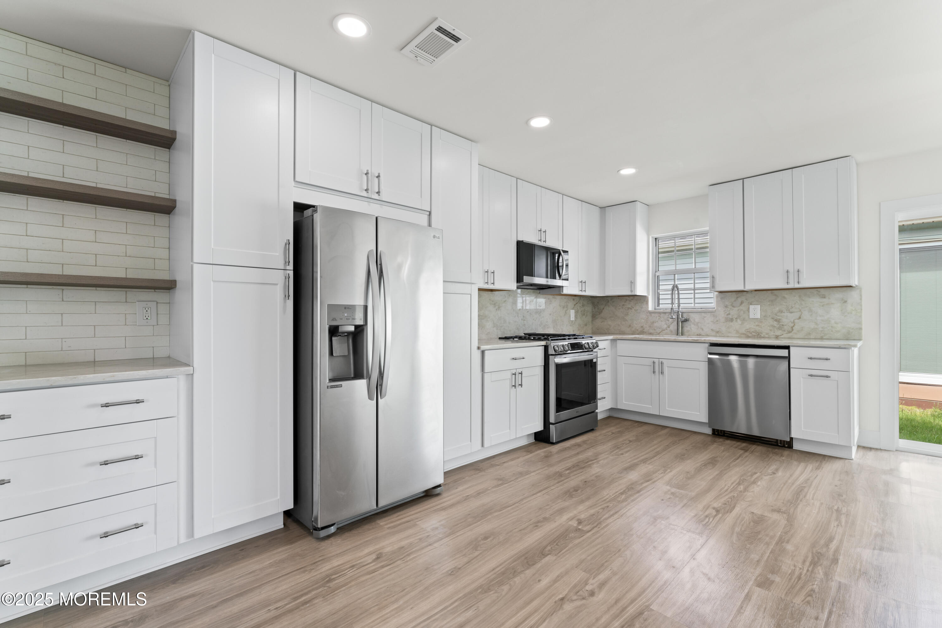 5 Ivy Ridge Close, Unit 1000 Freehold, NJ 07728 - Photo 8 of 23 Kitchen
