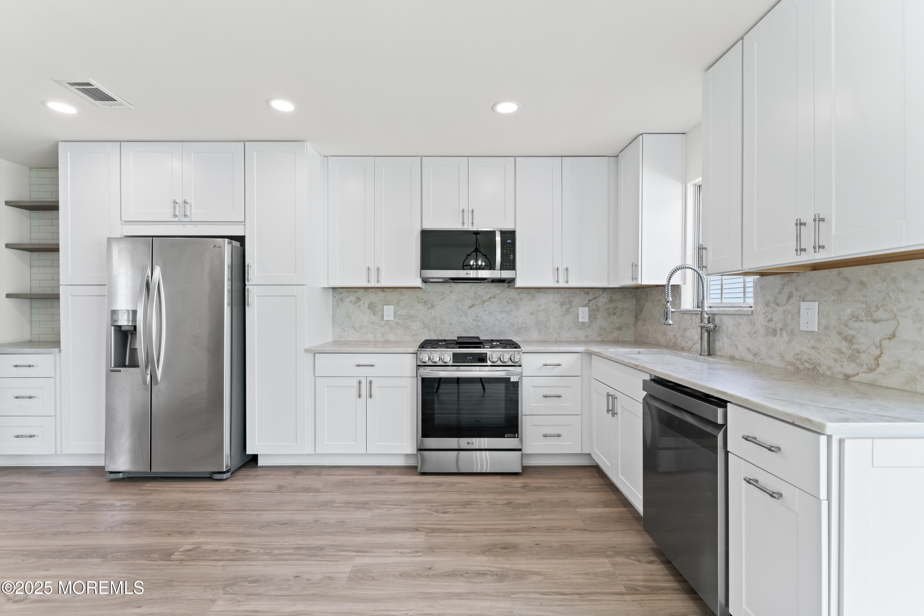 5 Ivy Ridge Close, Unit 1000 Freehold, NJ 07728 - Photo 9 of 23 Kitchen