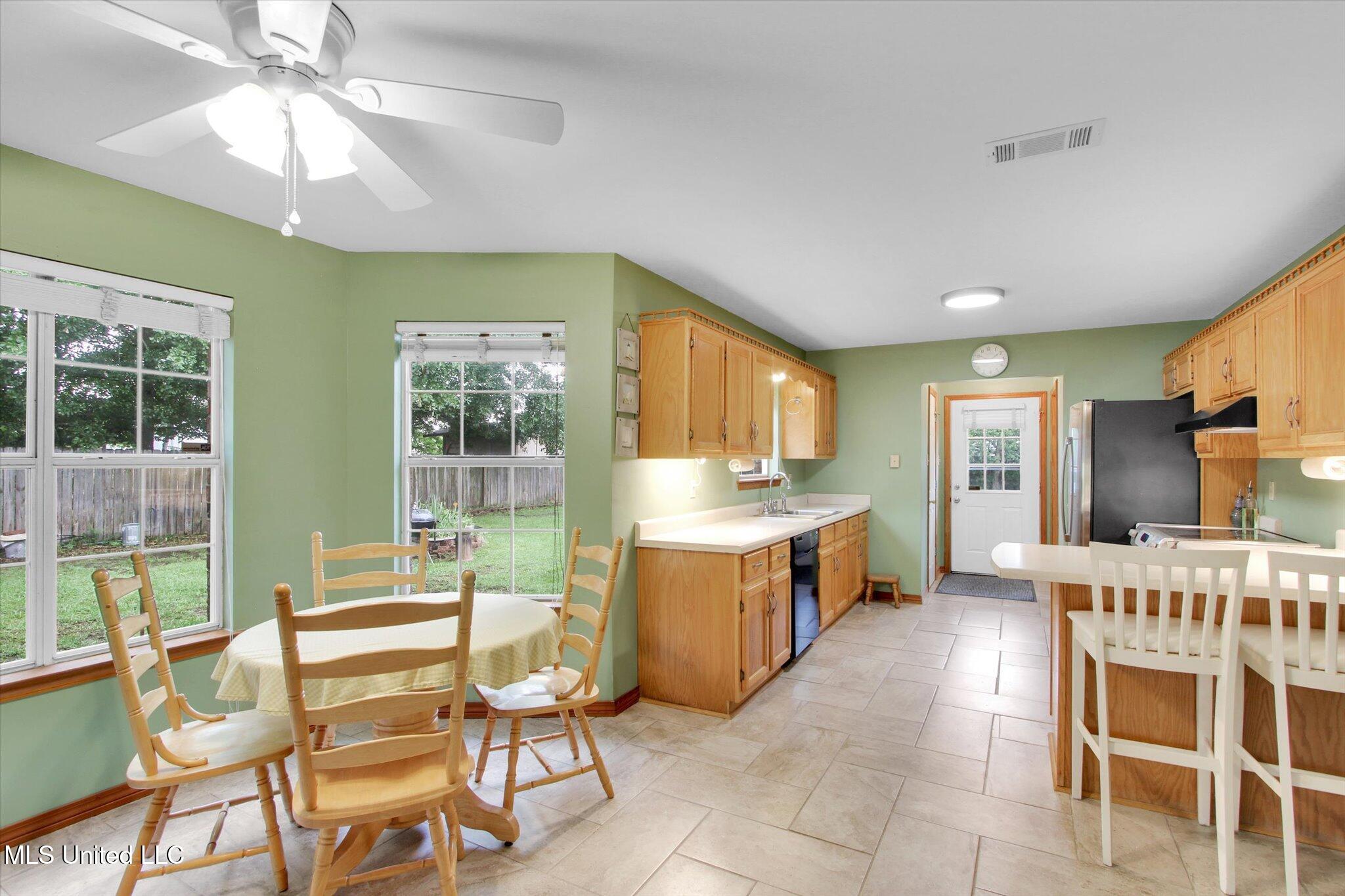 8809 Old Walnut Road Ocean Springs, MS 39564 - Photo 10 of 30 Kitchen