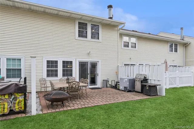 $499,990 | 15 Gazebo Lane, Holtsville, NY 11742