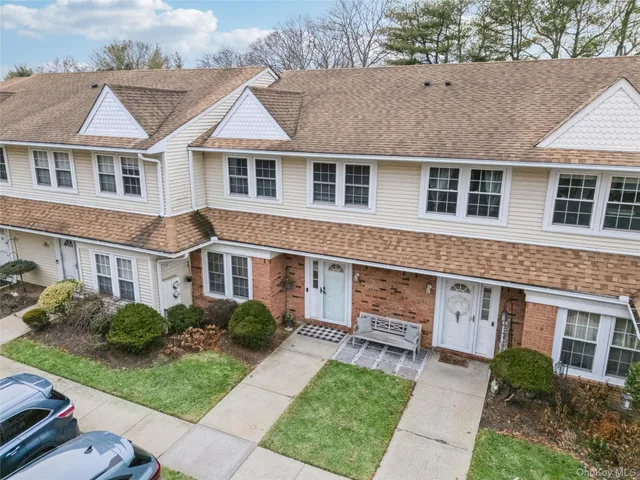 $499,990 | 15 Gazebo Lane, Holtsville, NY 11742