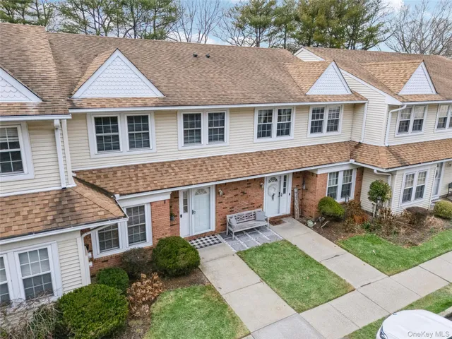 $499,990 | 15 Gazebo Lane, Holtsville, NY 11742