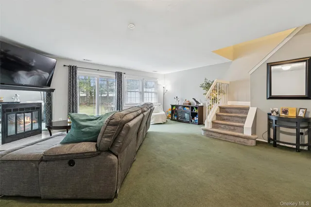 $499,990 | 15 Gazebo Lane, Holtsville, NY 11742