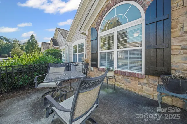 a view of a house with backyard and sitting area