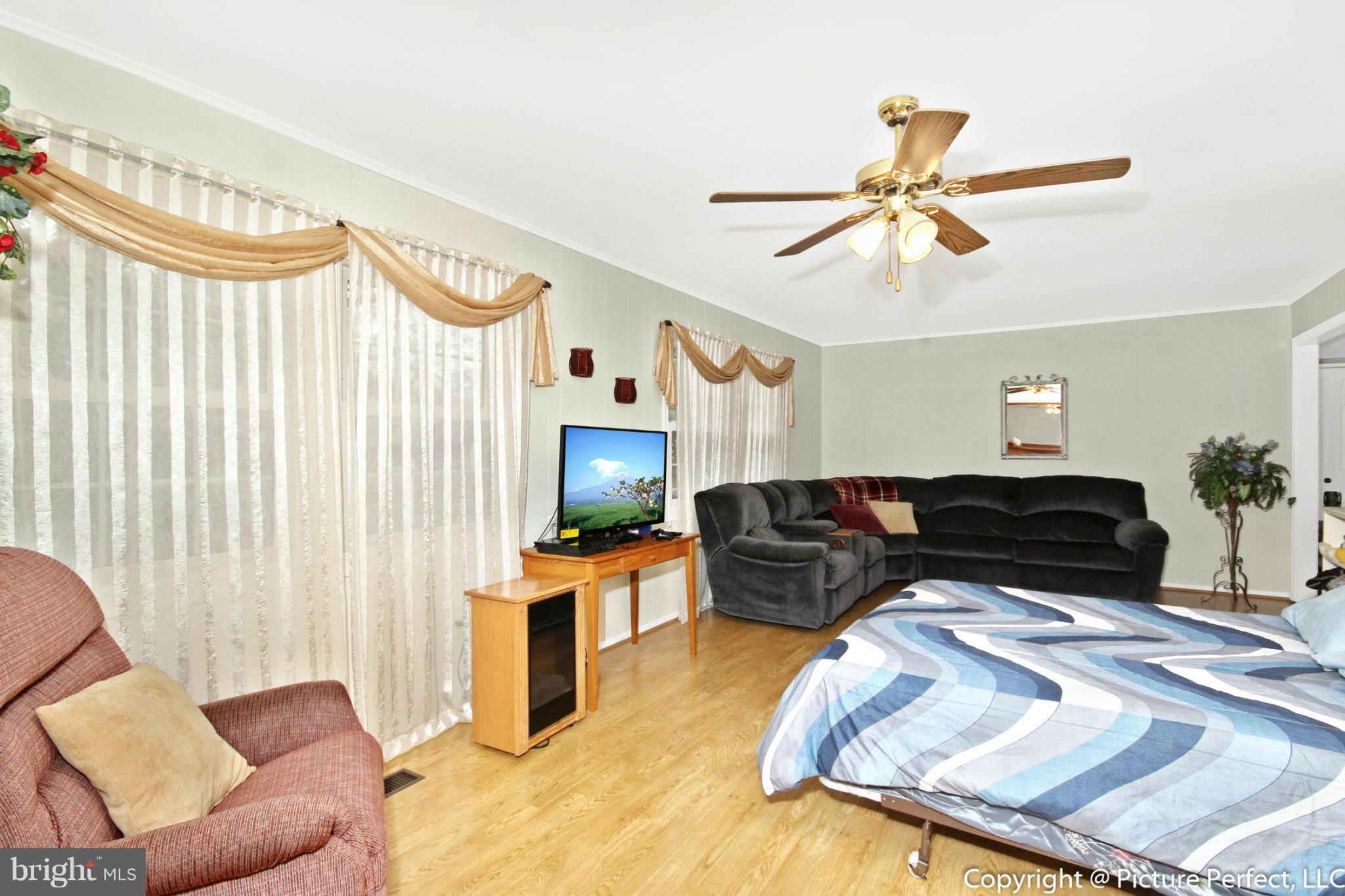 14113 Blazer Lane Silver Spring, MD 20906 - Photo 16 of 30 Living Room