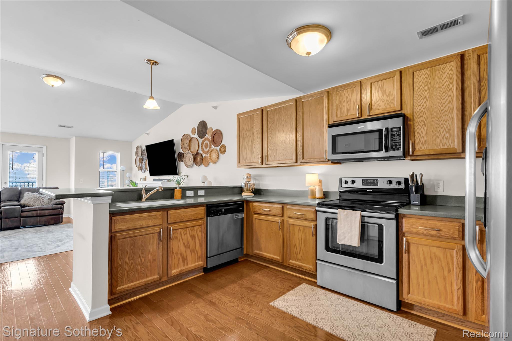 390 Hilton Road Ferndale, MI 48220 - Photo 6 of 23 07-390 Hilton Rd-7.jpg
