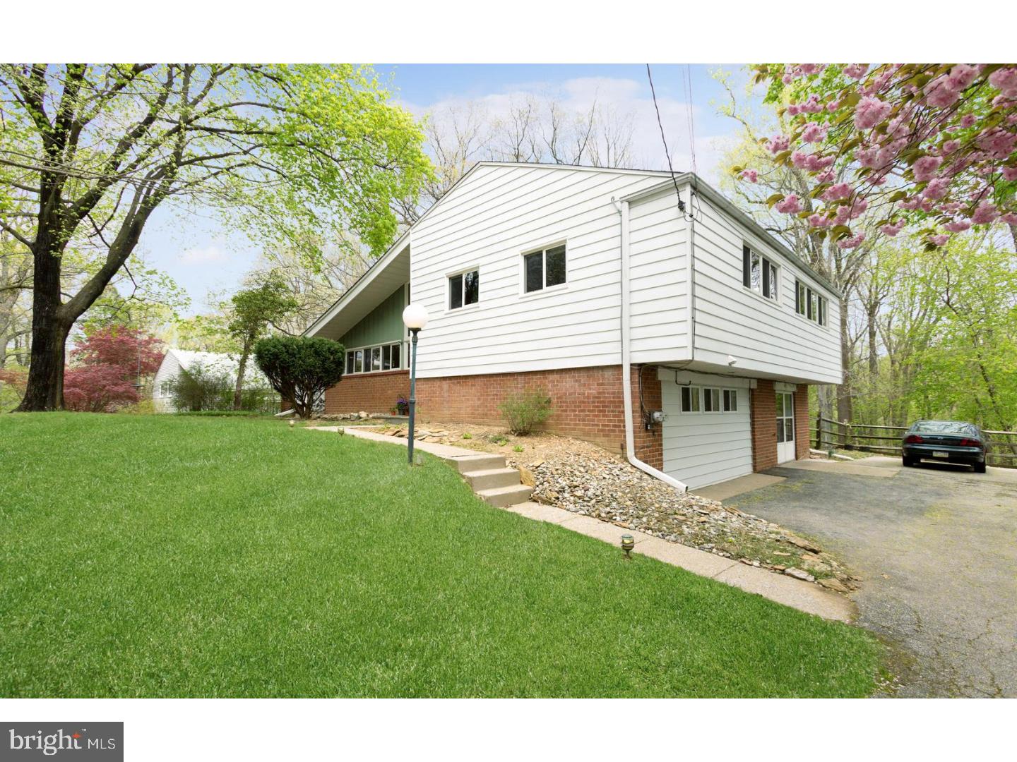 655 Trephanny Lane Wayne, PA 19087 - Photo 2 of 18