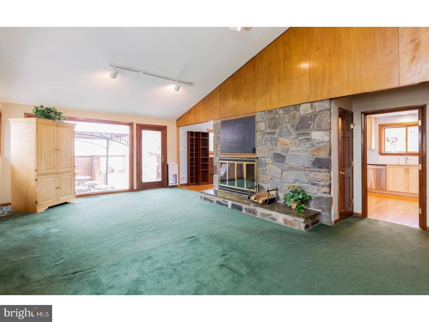 655 Trephanny Lane Wayne, PA 19087 - Photo 3 of 18 Living Room