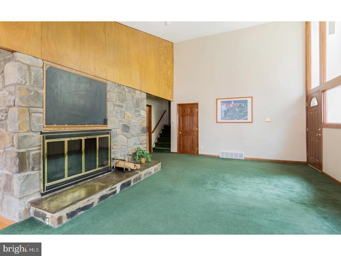 655 Trephanny Lane Wayne, PA 19087 - Photo 4 of 18 Living Room
