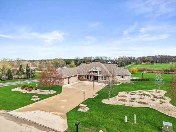 $700,000 | 10016 East Hickory Ridge Drive, Rochelle, IL 61068