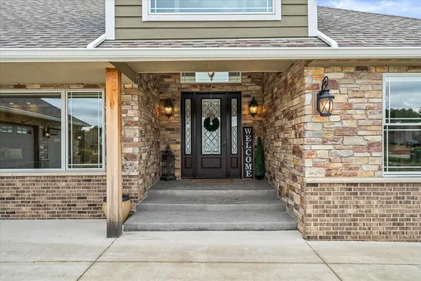 $700,000 | 10016 East Hickory Ridge Drive, Rochelle, IL 61068