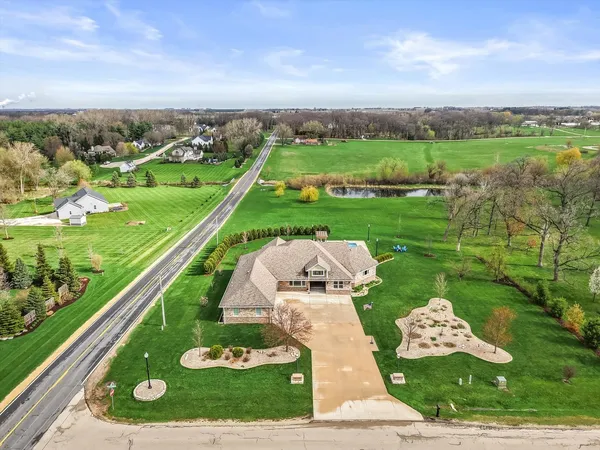 $700,000 | 10016 East Hickory Ridge Drive, Rochelle, IL 61068