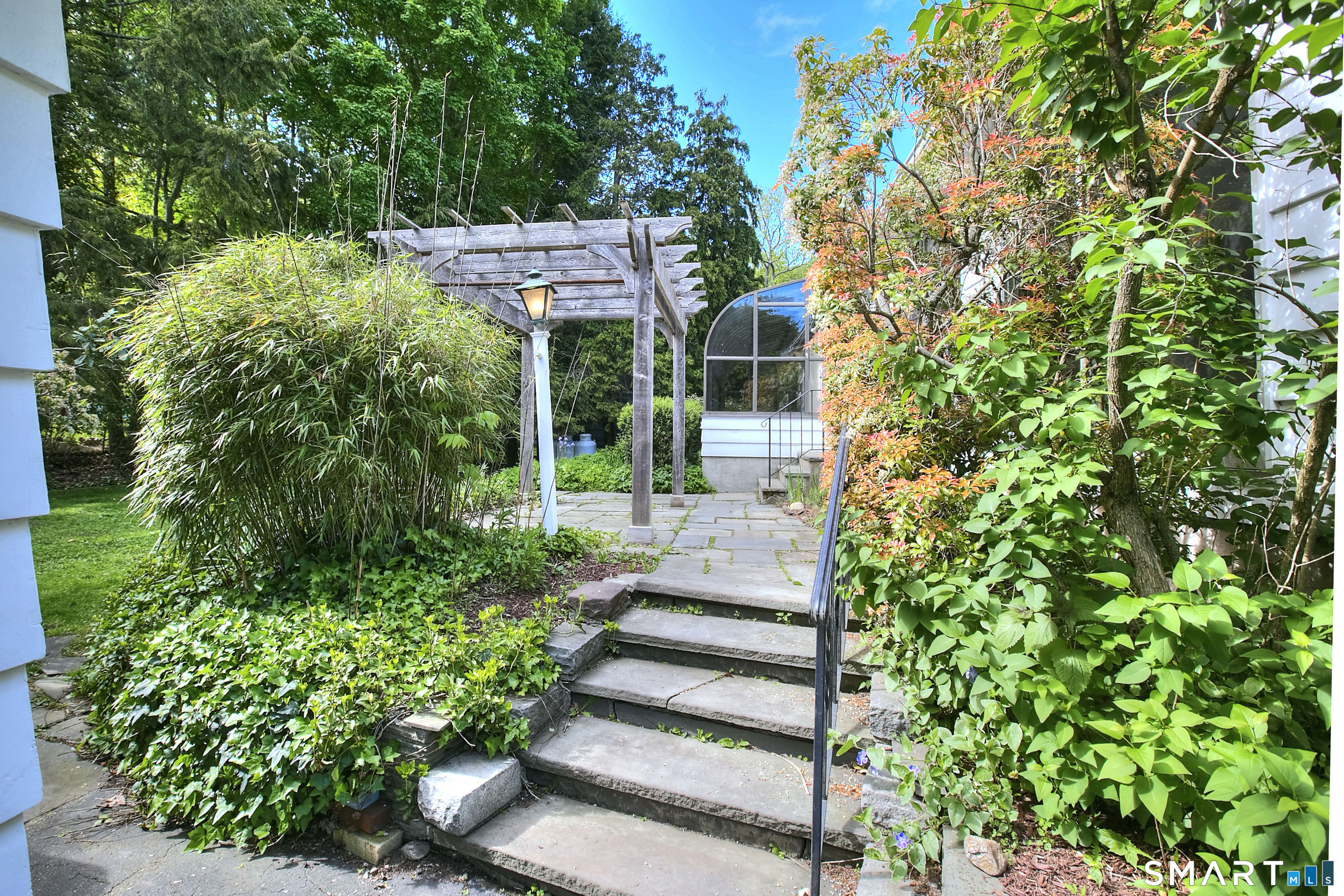533 North Benson Road Fairfield, CT 06824 - Photo 5 of 40