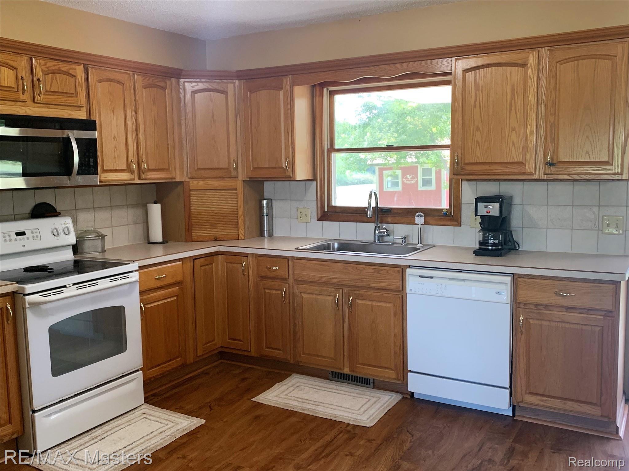 3743 Ohara Road Carleton, MI 48117 - Photo 6 of 30 Kitchen
