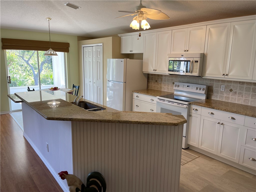 604 Cottonwood Road Sebastian, FL 32958 - Photo 8 of 36 Gallery Image 8