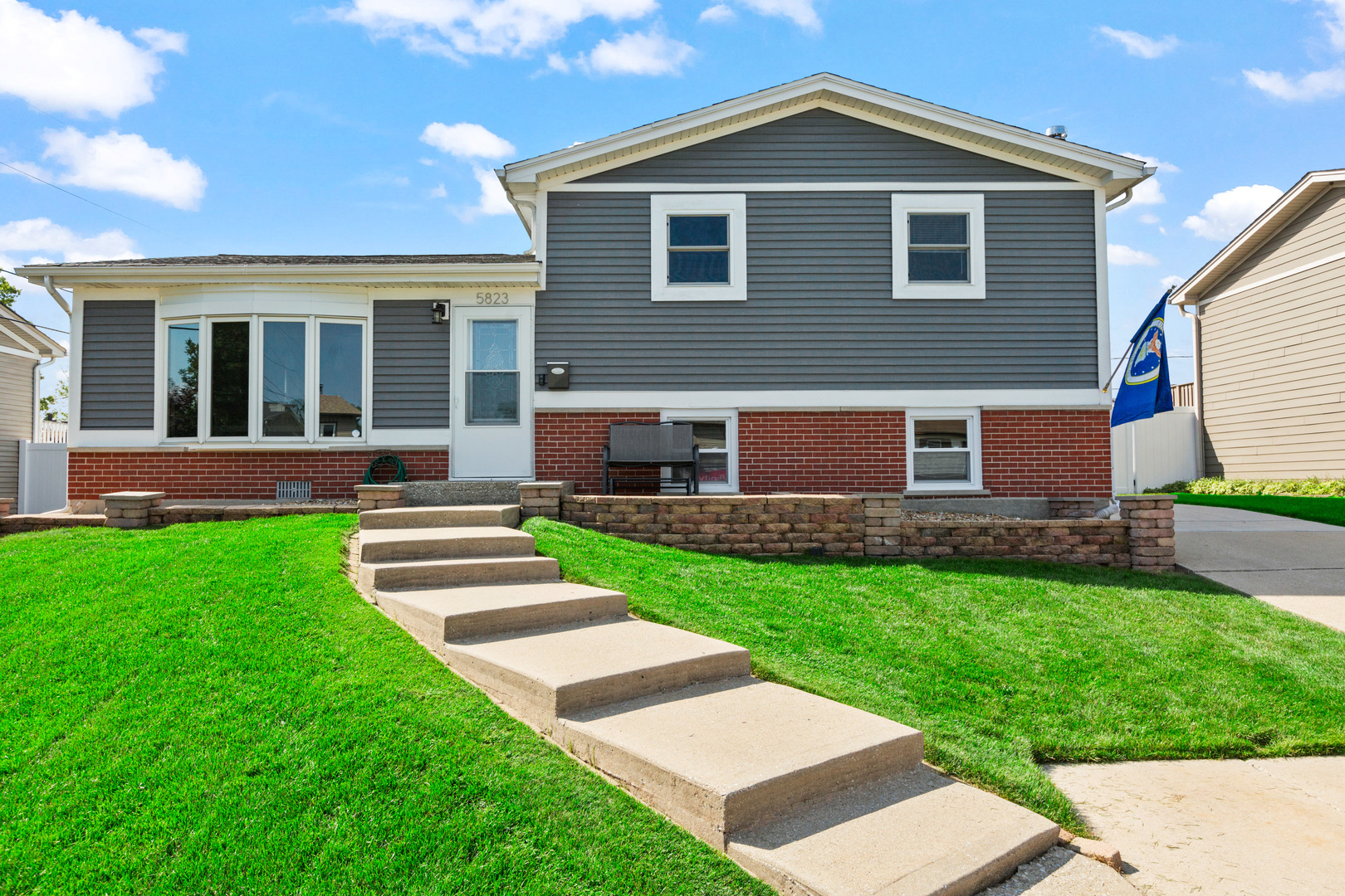 5823 Stuart Lane Oak Forest, IL 60452 - Photo 1 of 25