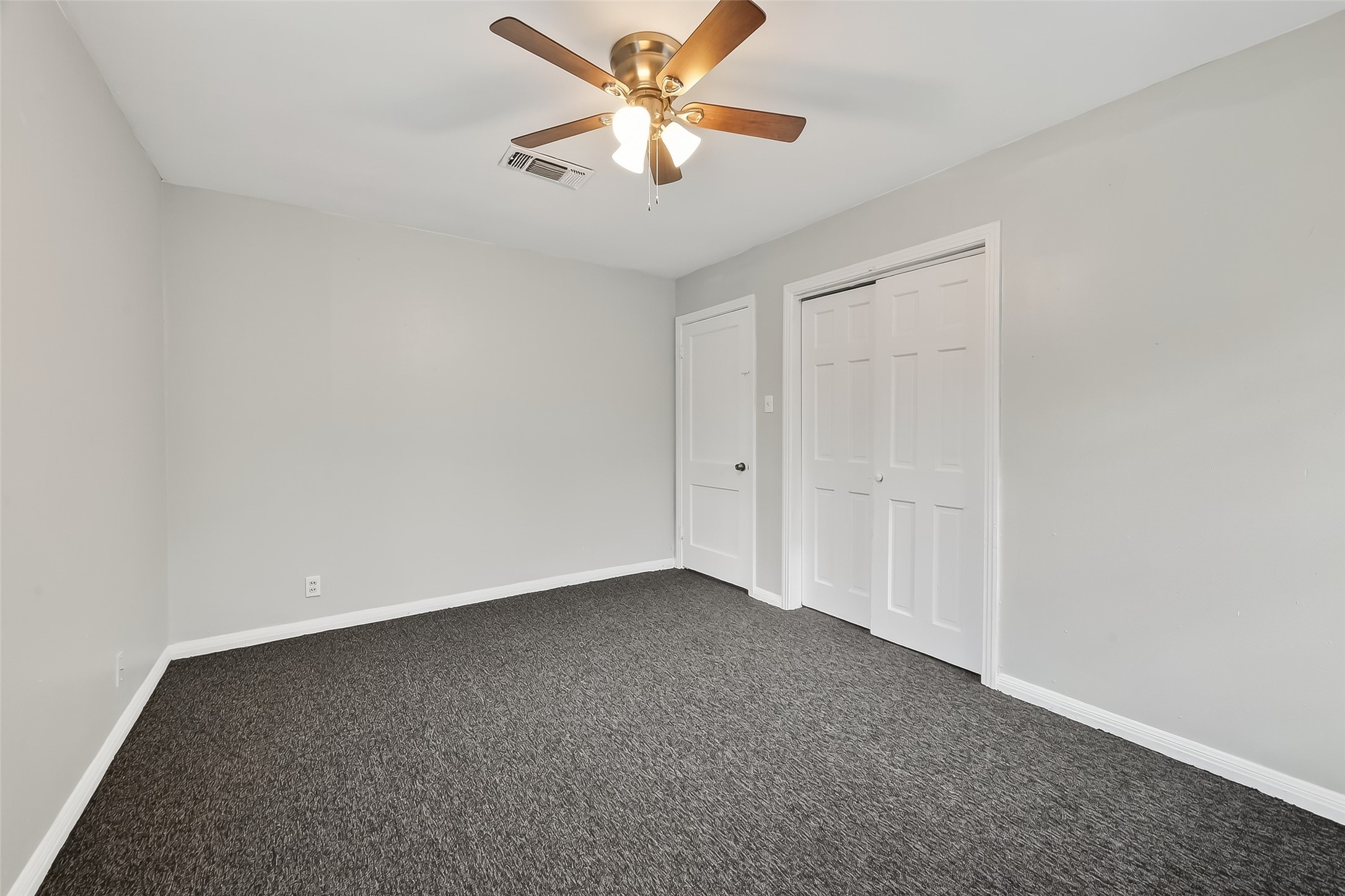 6112 Pineway Boulevard Houston, TX 77023 - Photo 15 of 21 a view of an empty room