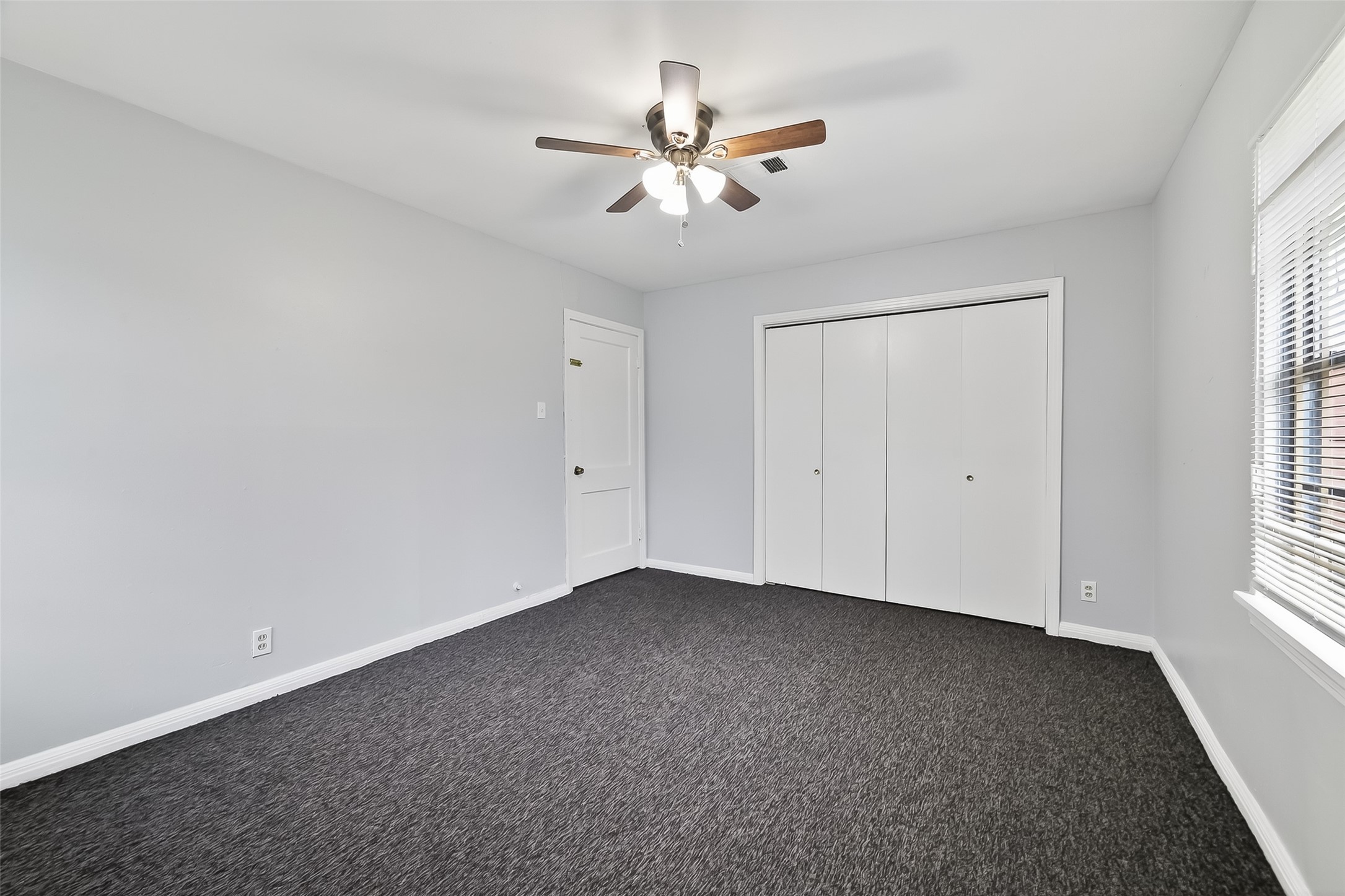 6112 Pineway Boulevard Houston, TX 77023 - Photo 17 of 21 an empty room with windows and fan