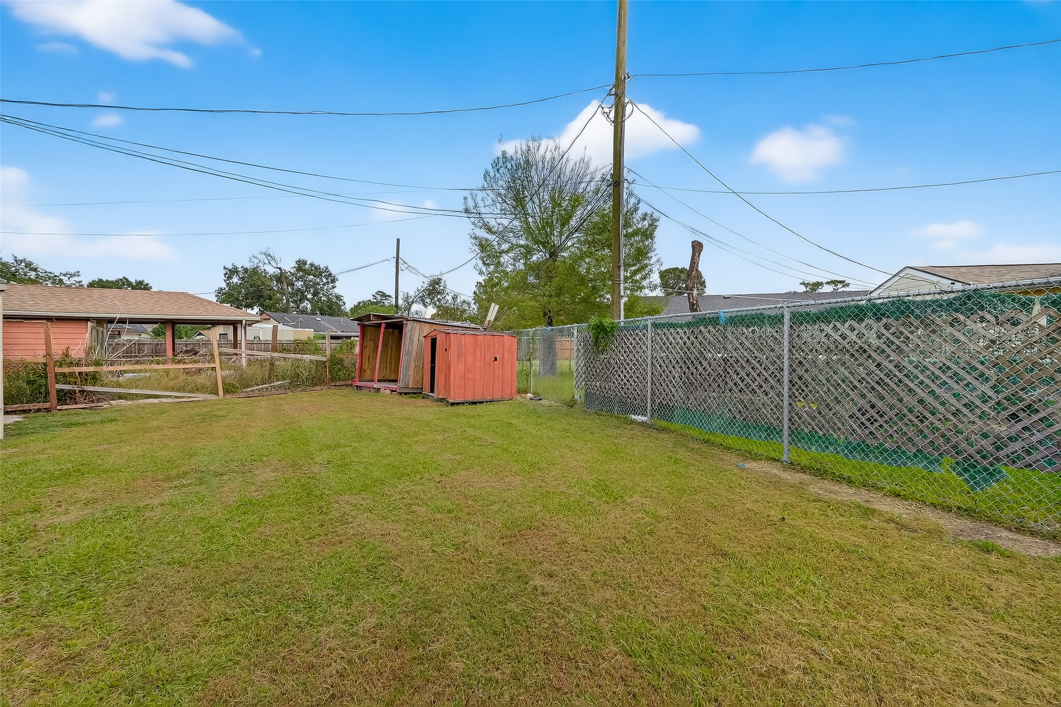 6112 Pineway Boulevard Houston, TX 77023 - Photo 21 of 21 a view of a backyard