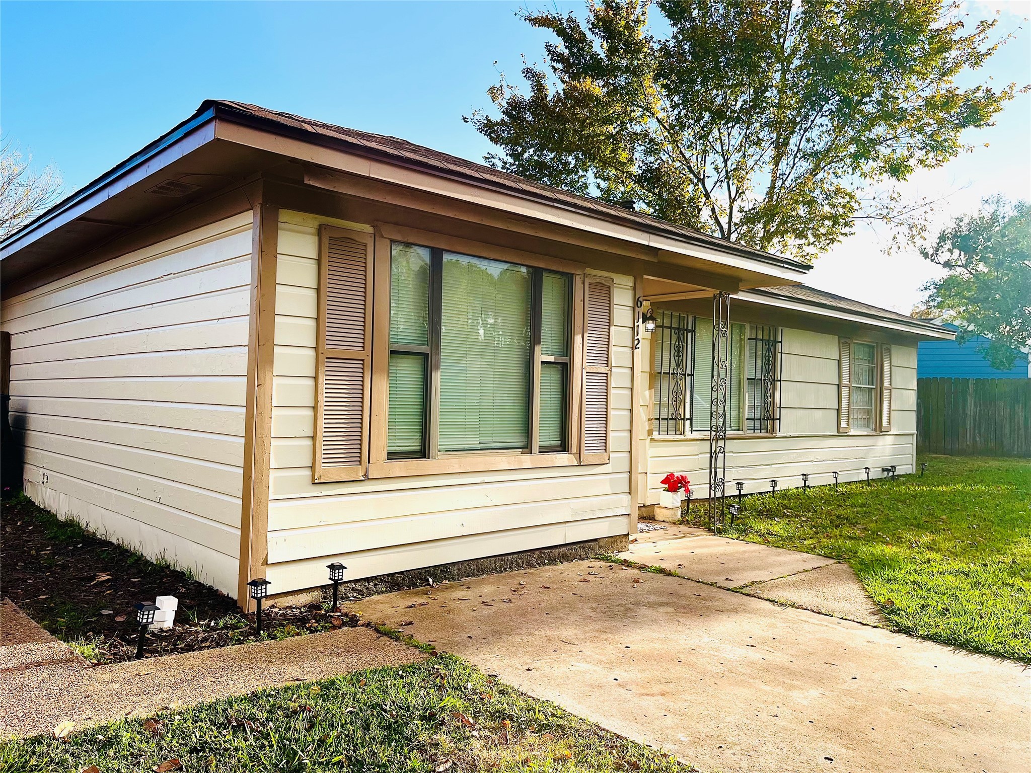 6112 Pineway Boulevard Houston, TX 77023 - Photo 3 of 21 a view of house with backyard