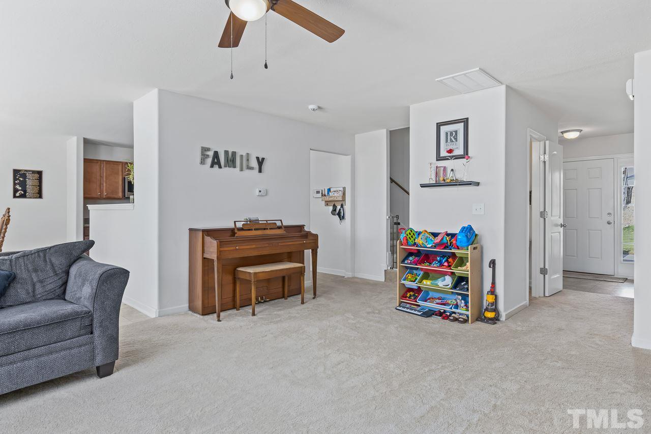 6808 Planting Court Raleigh, NC 27610 - Photo 4 of 29