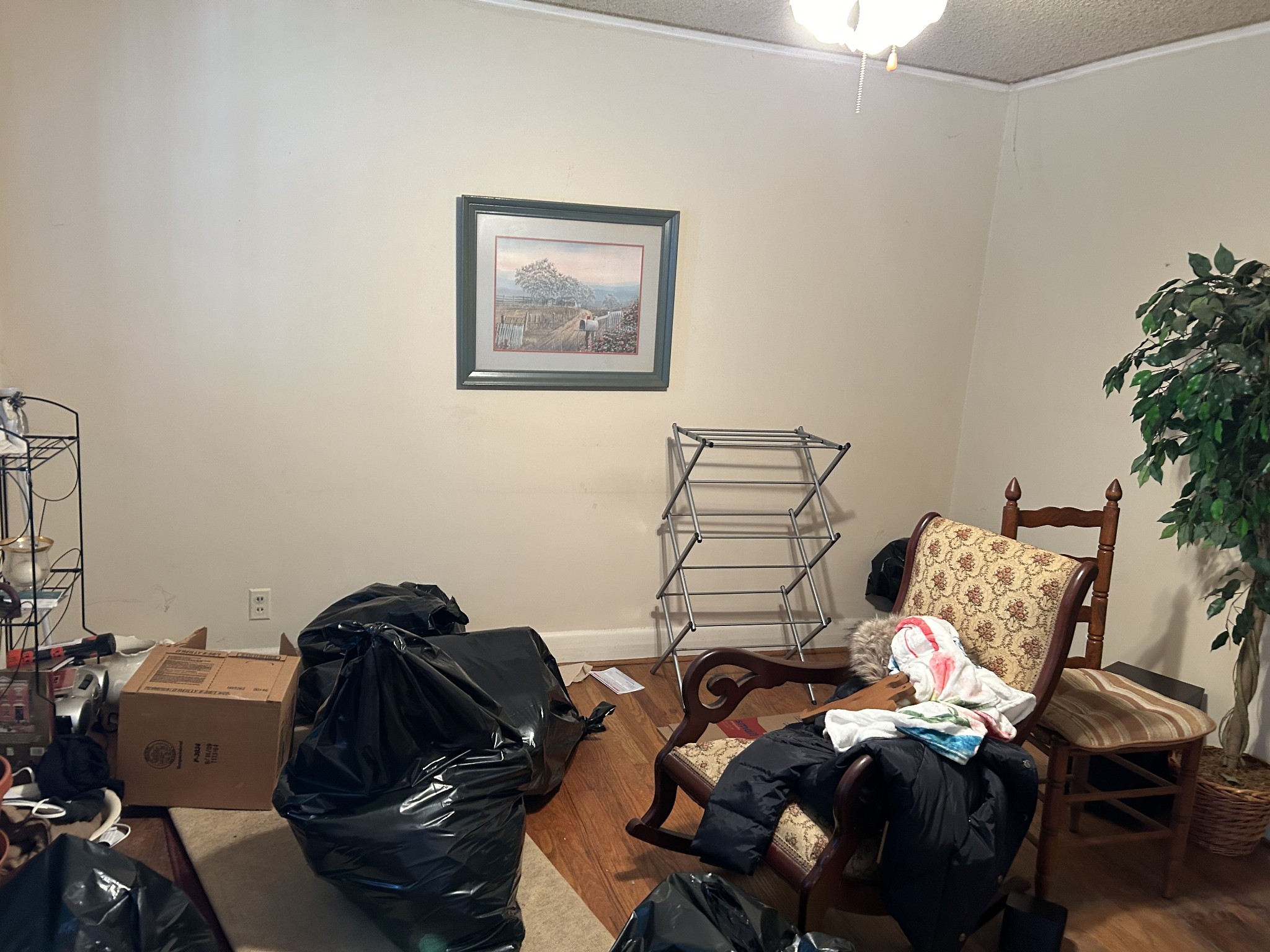 703 Cheatham Street Springfield, TN 37172 - Photo 5 of 14 a living room with furniture