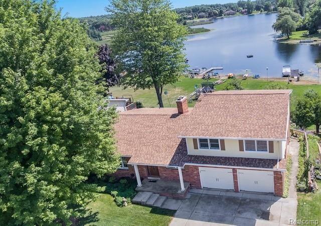 1231 Crooked Lake Road Fenton, MI 48430 - Photo 1 of 48 Welcome to your new home on Crooked Lake!.jpg