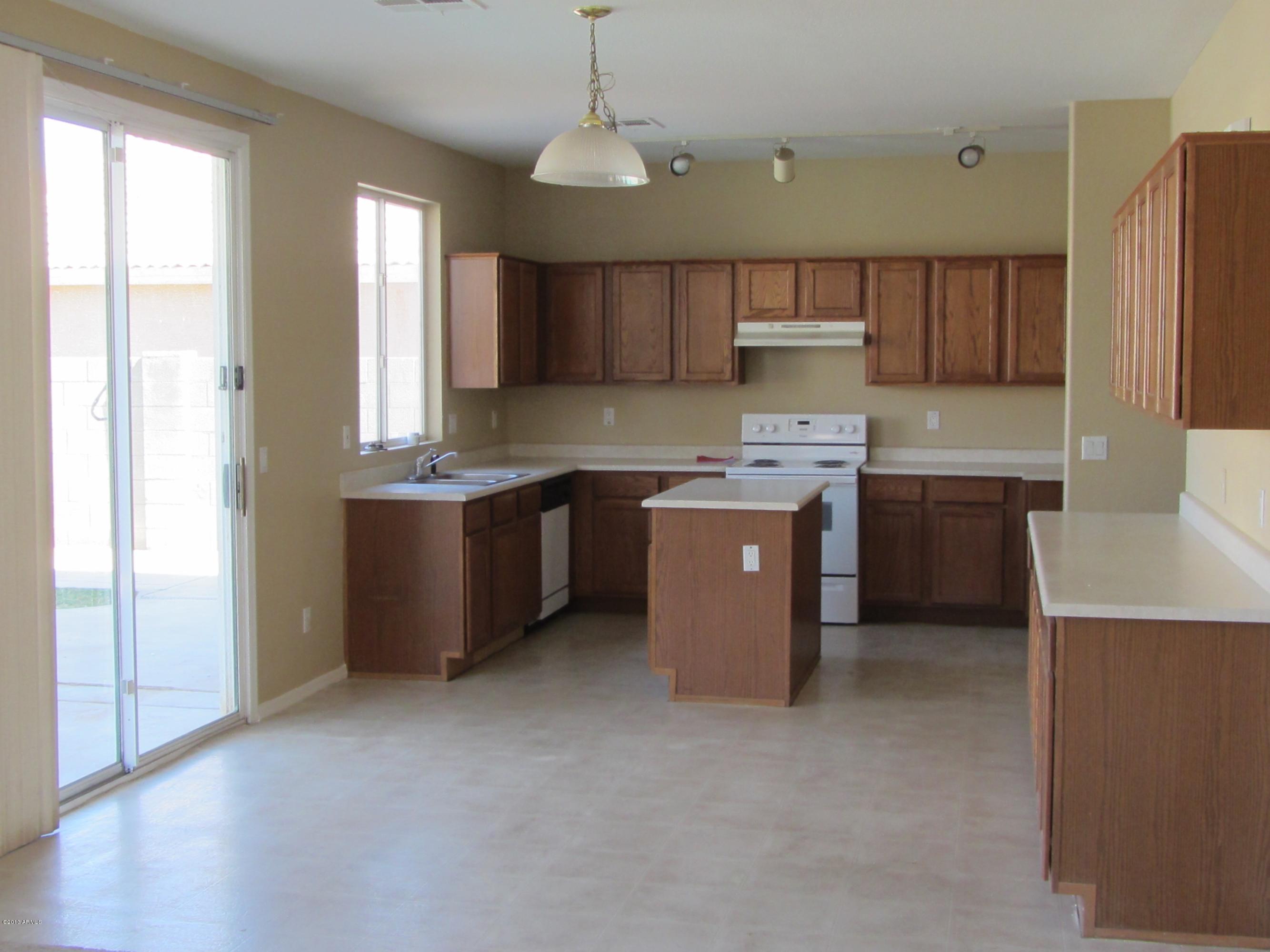 10464 West Granada Road Avondale, AZ 85392 - Photo 5 of 31 kitchen
