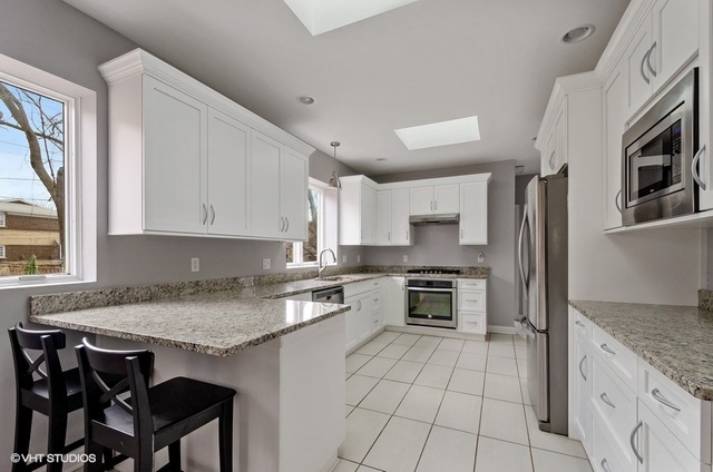 3237 West Victoria Street Chicago, IL 60659 - Photo 3 of 16