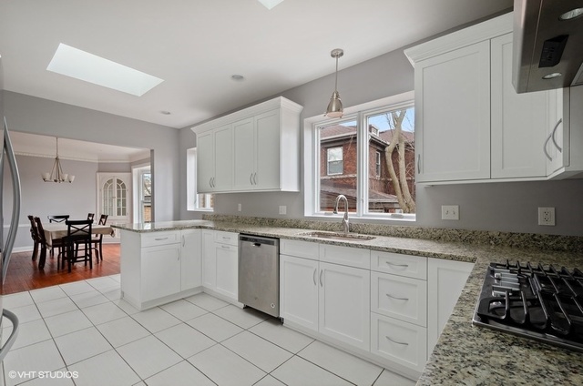 3237 West Victoria Street Chicago, IL 60659 - Photo 4 of 16