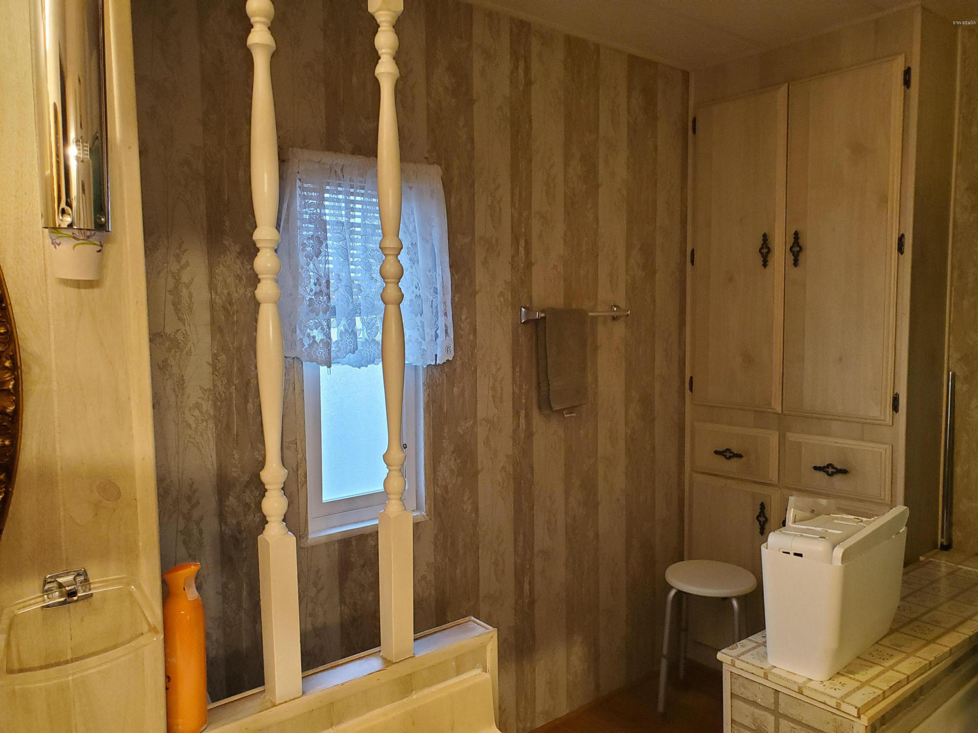 6480 Katherine Road, Unit 132 Simi Valley, CA 93063 - Photo 22 of 38 a bathroom with a shower and a tub