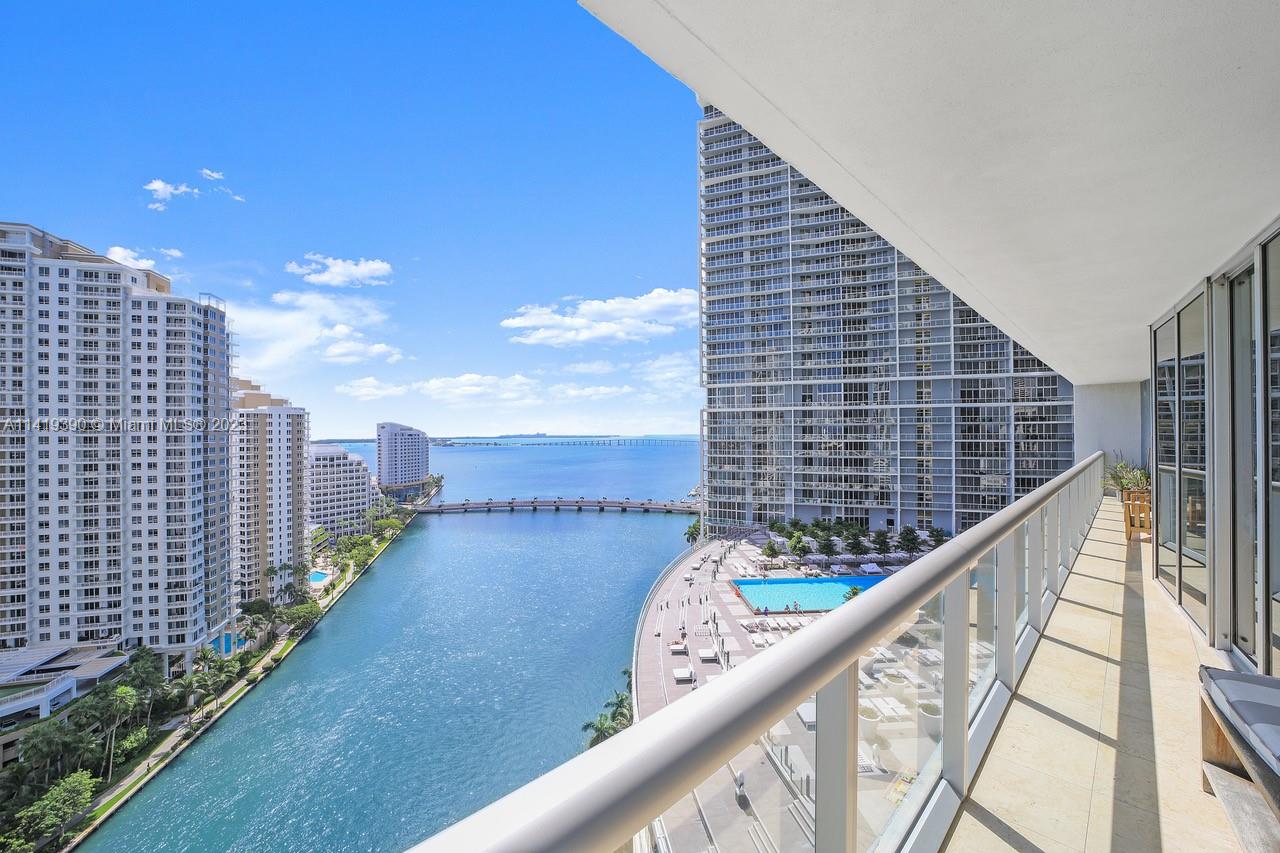 465 Brickell Avenue, Unit 2001 Miami, FL 33131 - Photo 17 of 62 a view of balcony with city view