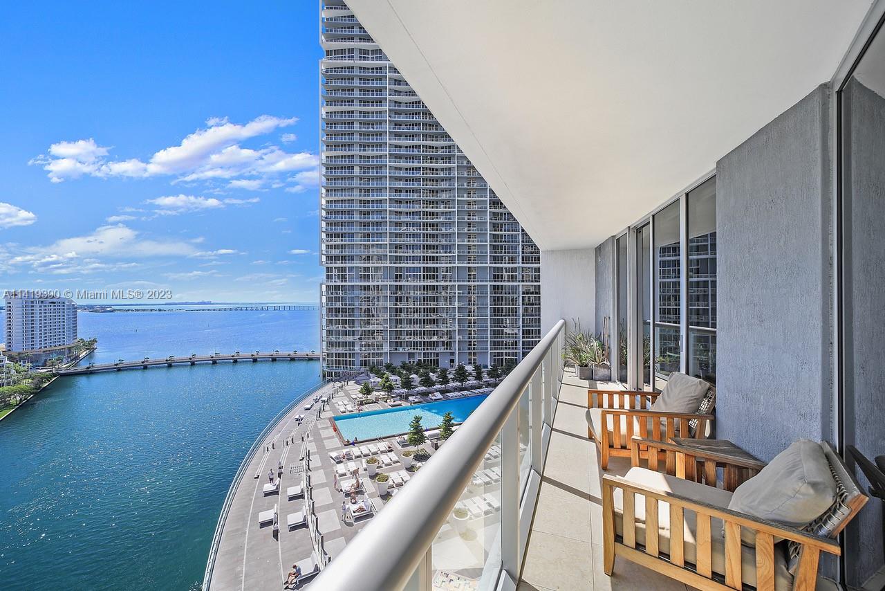 465 Brickell Avenue, Unit 2001 Miami, FL 33131 - Photo 2 of 62 a balcony with an outdoor space