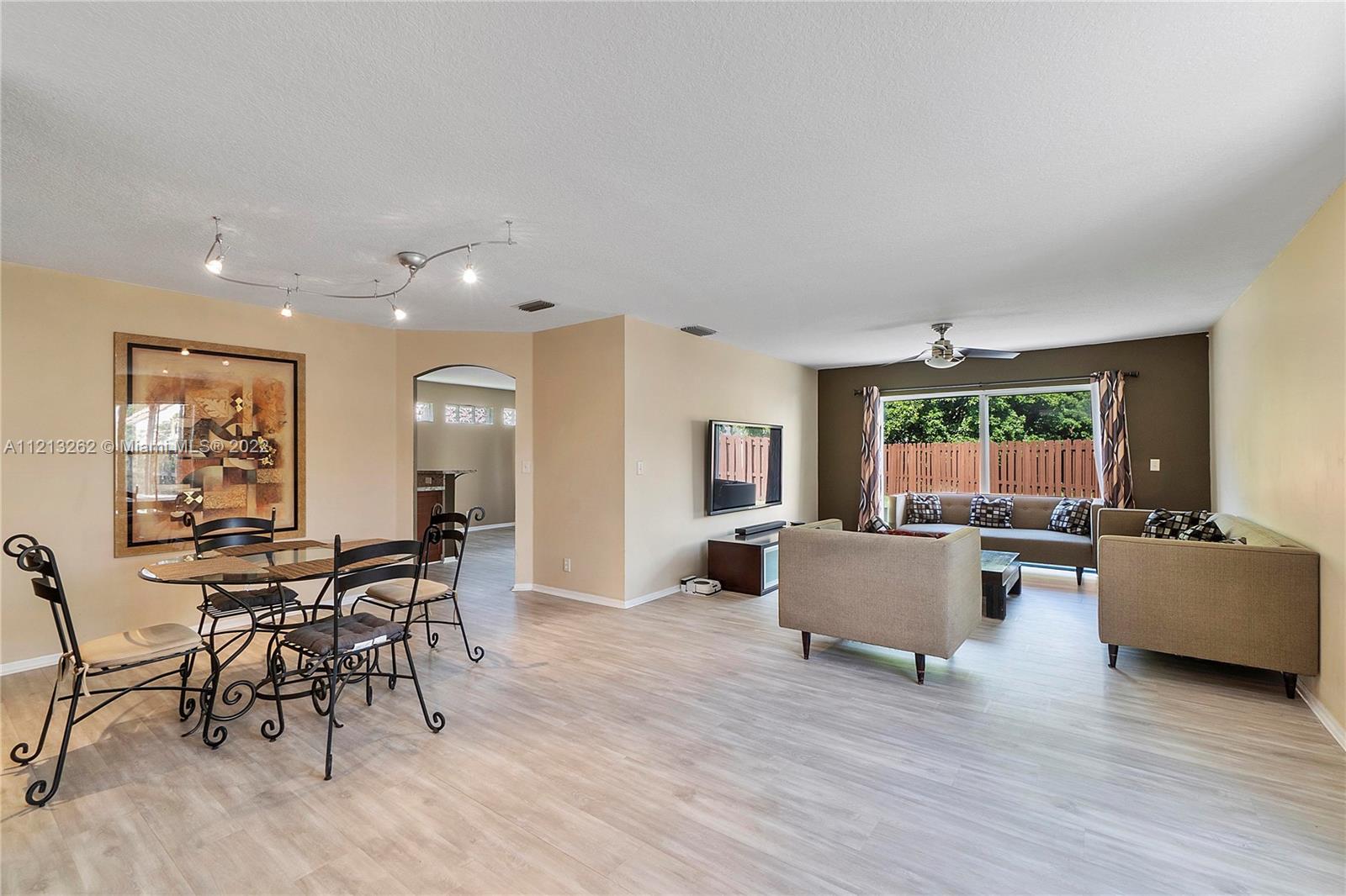3123 Sunset Circle Margate, FL 33063 - Photo 7 of 58