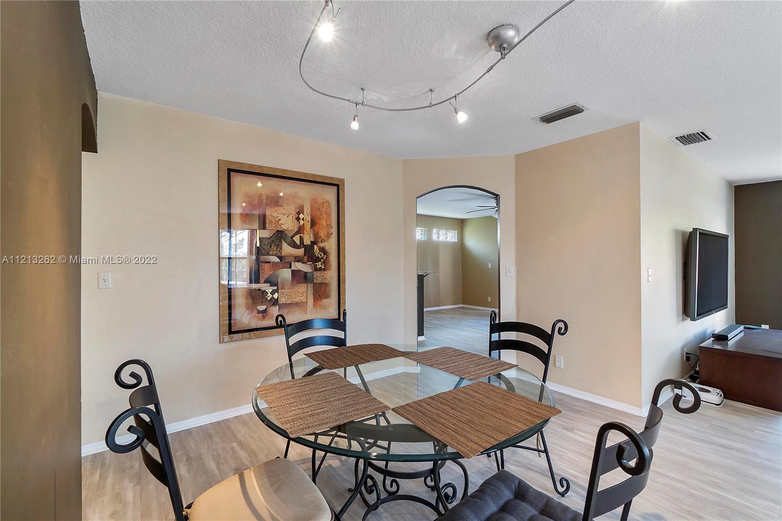 3123 Sunset Circle Margate, FL 33063 - Photo 8 of 58