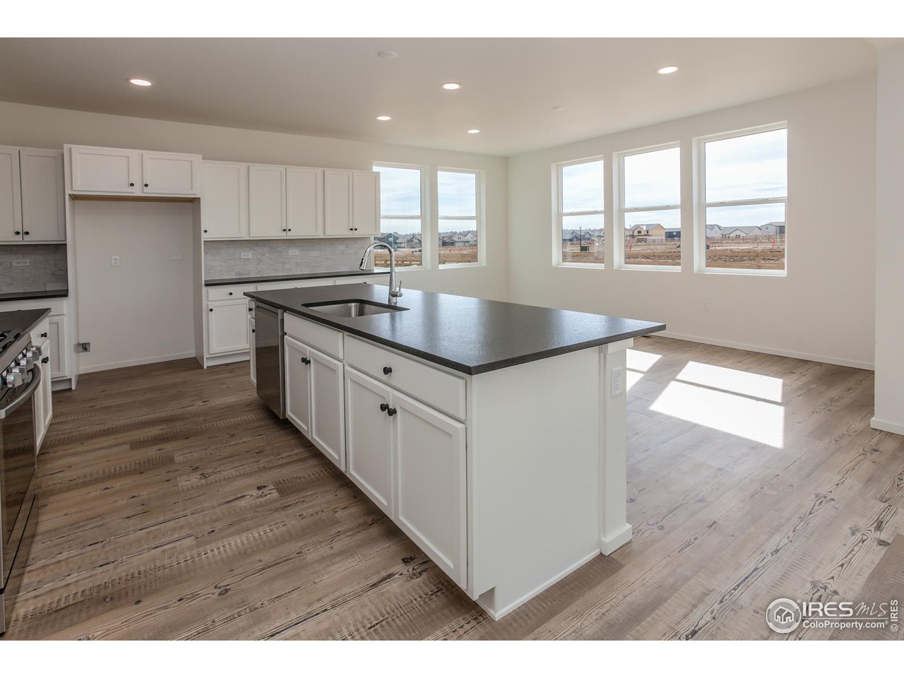 6642 4th St Road Greeley, CO 80634 - Photo 11 of 40 KITCHEN
