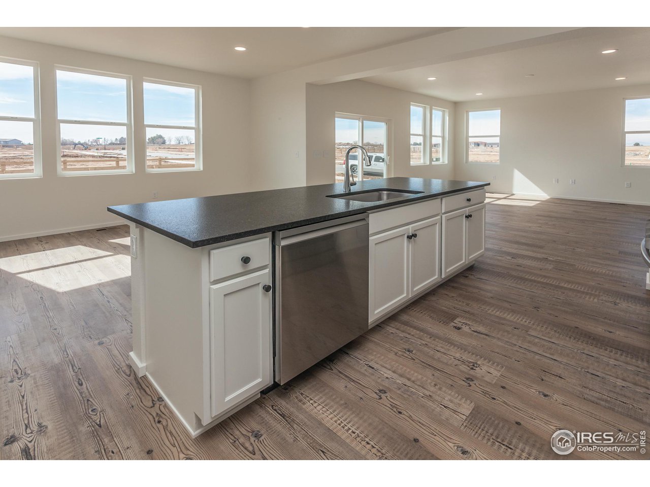 6642 4th St Road Greeley, CO 80634 - Photo 17 of 40 KITCHEN