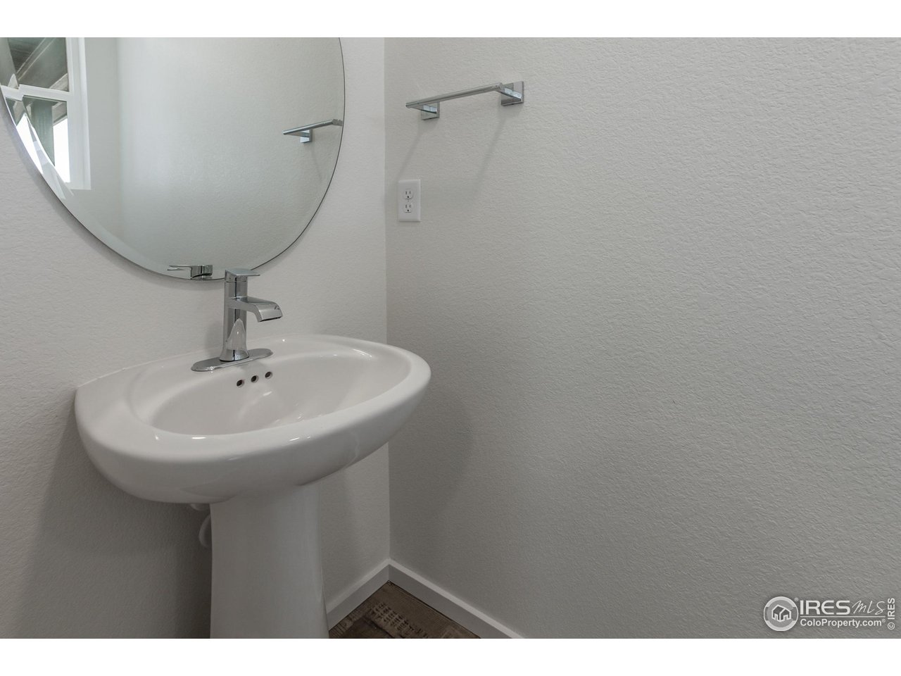 6642 4th St Road Greeley, CO 80634 - Photo 19 of 40 POWDER BATH