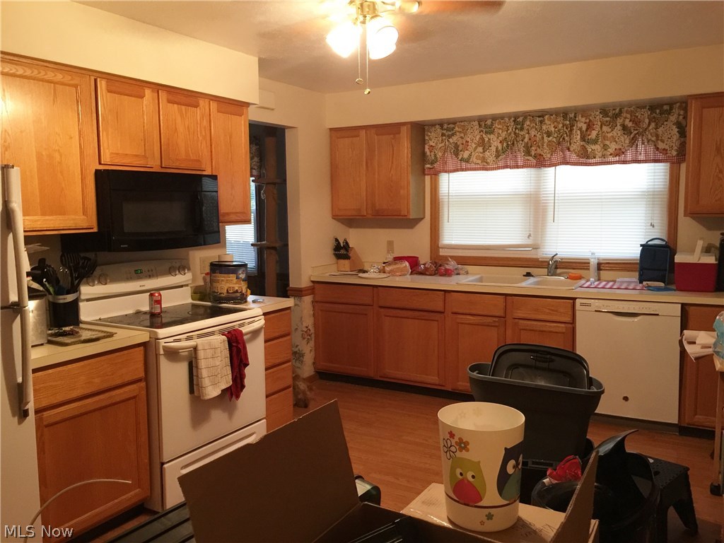 6330-6332 Manchester Road Parma, OH 44129 - Photo 14 of 24 Large Eat in kitchen view of 6332 Manchester.