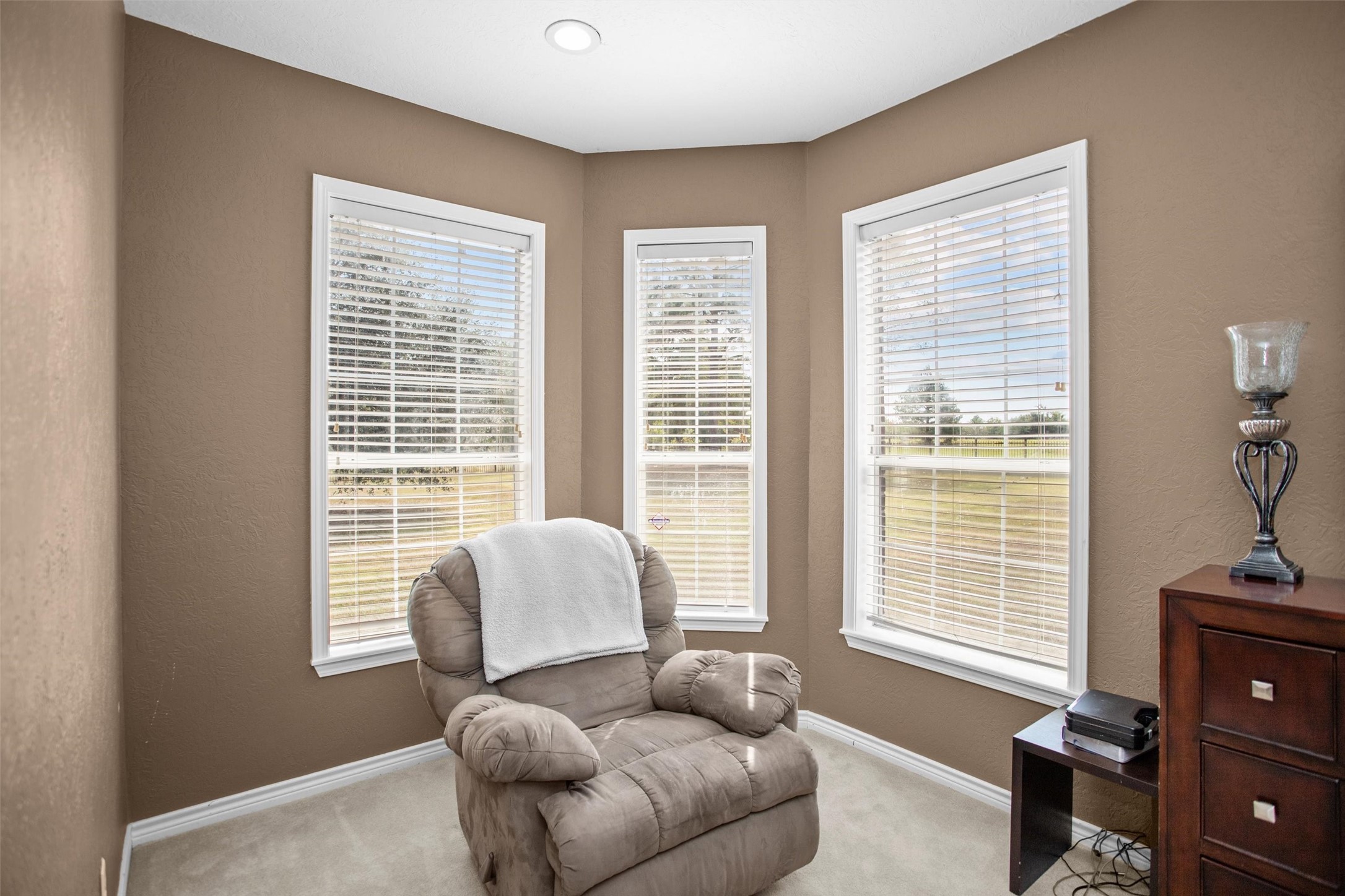 2101 San Antonio Road Crockett, TX 75835 - Photo 21 of 37 a living room with furniture and windows