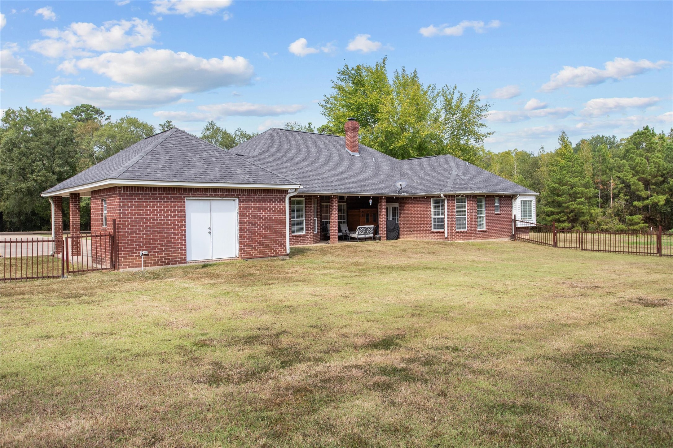 2101 San Antonio Road Crockett, TX 75835 - Photo 35 of 37 a front view of a house with a garden