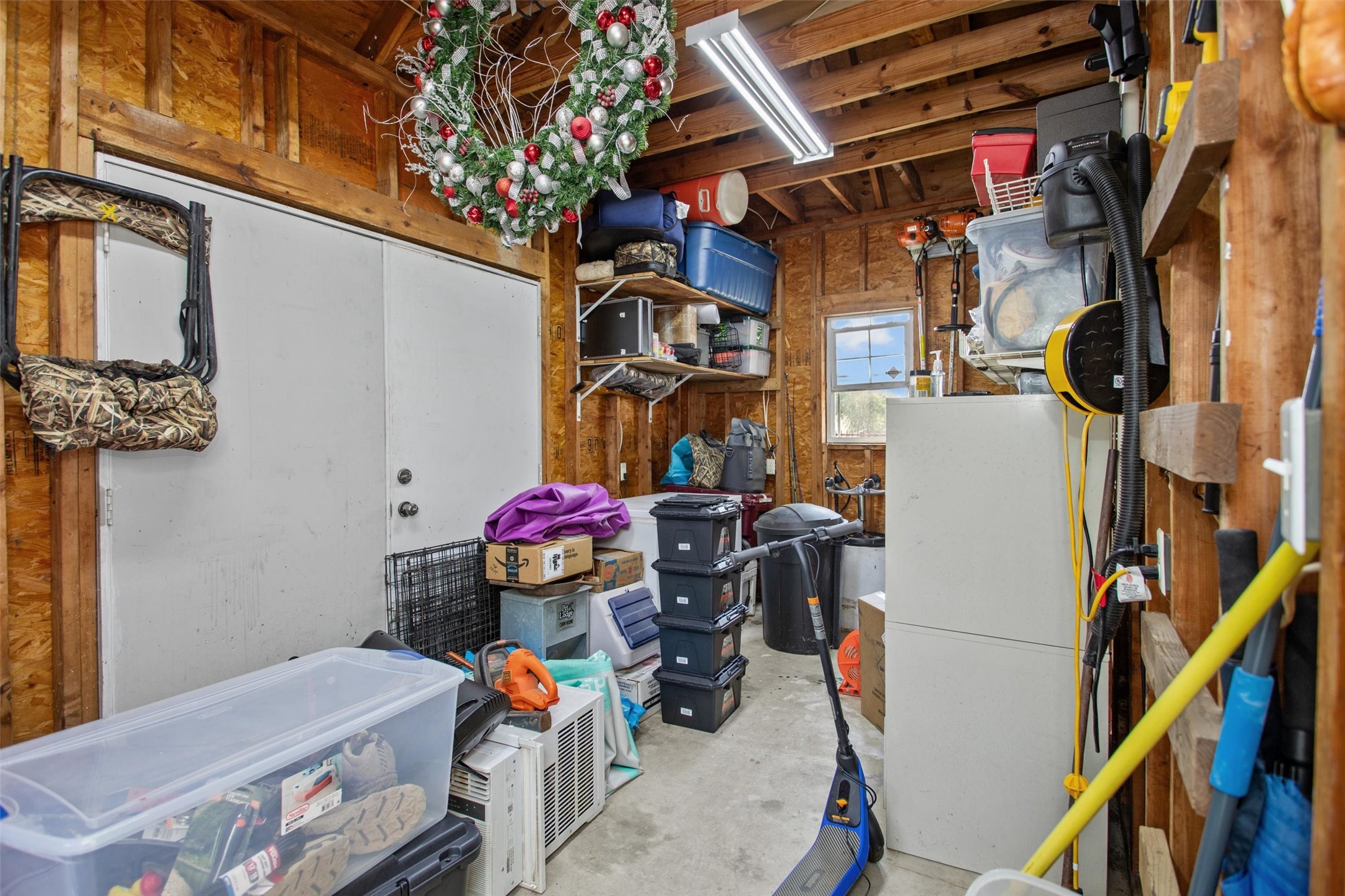2101 San Antonio Road Crockett, TX 75835 - Photo 36 of 37 a utility room with dryer and washer