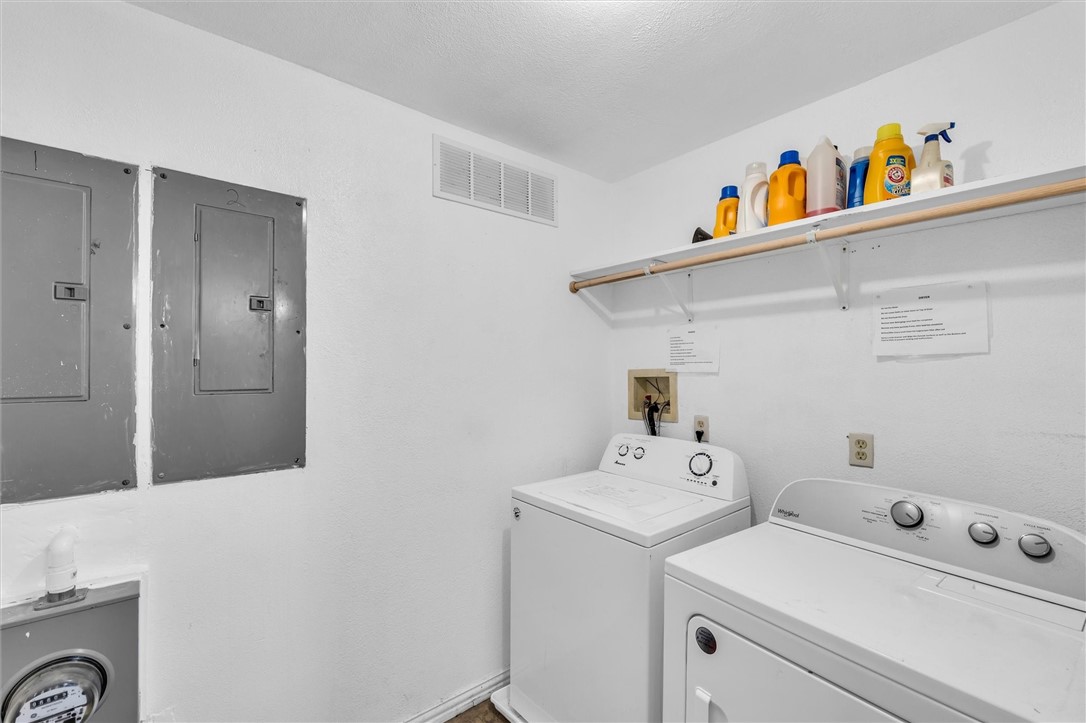 1940 East Highland Road Waxahachie, TX 75167 - Photo 15 of 44