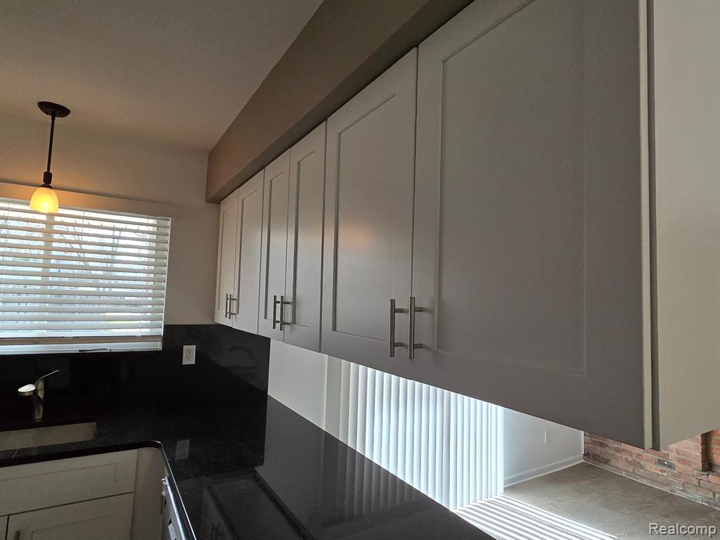 30063 Rambling Road Southfield, MI 48076 - Photo 13 of 31