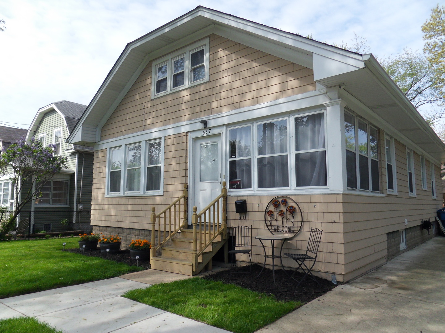 637 Bangs Street Aurora, IL 60505 - Photo 2 of 40