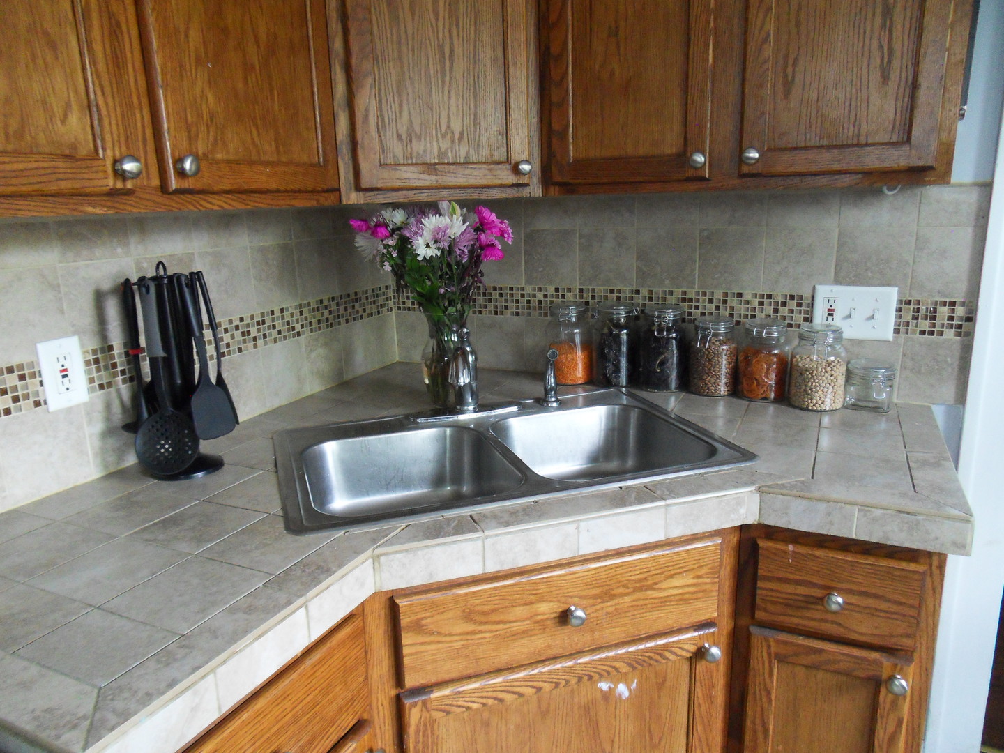 637 Bangs Street Aurora, IL 60505 - Photo 12 of 40