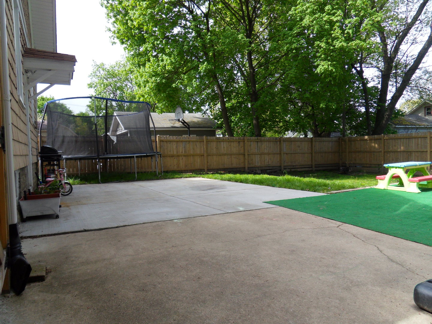 637 Bangs Street Aurora, IL 60505 - Photo 5 of 40