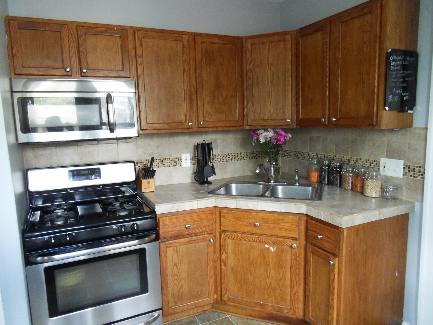 637 Bangs Street Aurora, IL 60505 - Photo 8 of 40