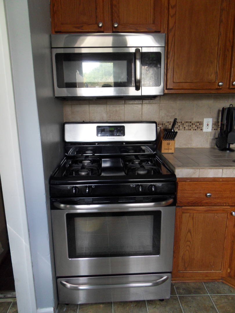 637 Bangs Street Aurora, IL 60505 - Photo 9 of 40